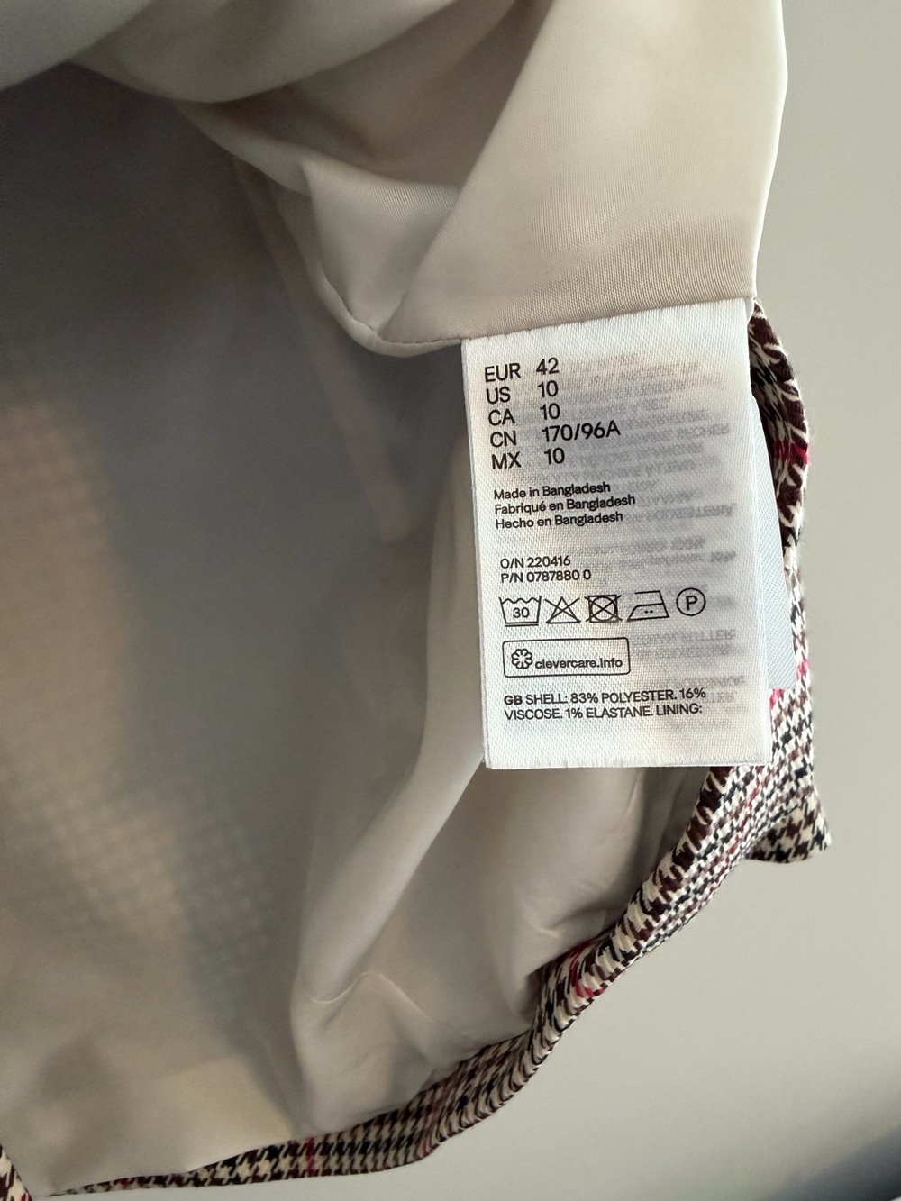 H&M Double-Breasted Houndstooth Blazer in Black, White & Red - Picture 3 of 4